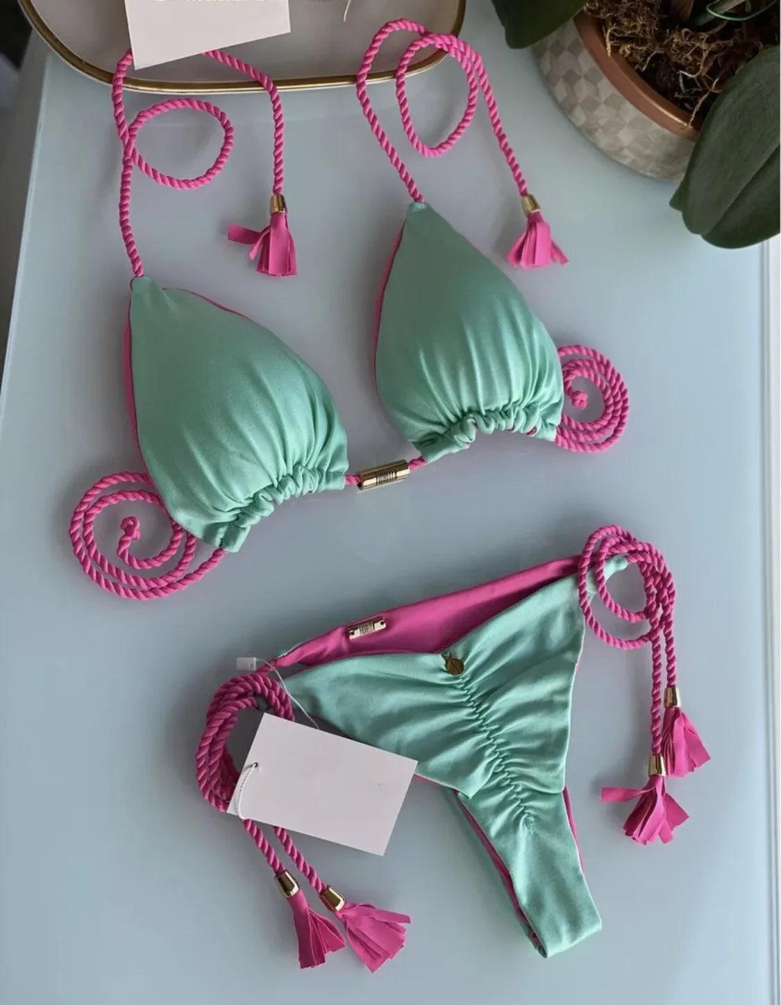 conjunto de biquíni verde menta e rosa choque vibrante e chamativo