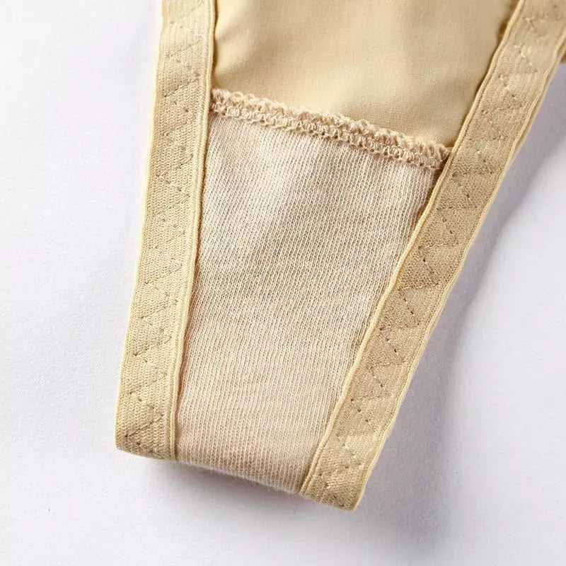 Detalhe calcinha nude com renda e alças ajustáveis - moda intima feminina