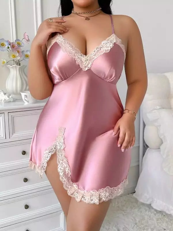Camisola cetim rosa com renda branca, alças finas, fenda lateral, lingerie sensual