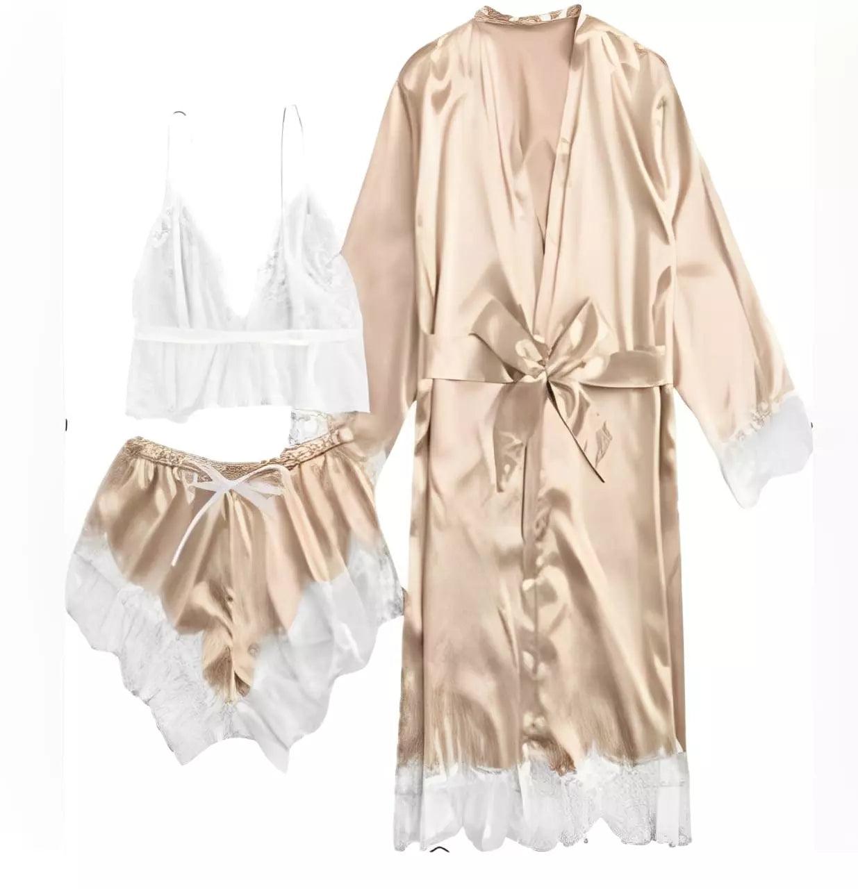 Conjunto lingerie dourado cetim com robe longo, sutiã branco e short, acabamento em renda branca delicada