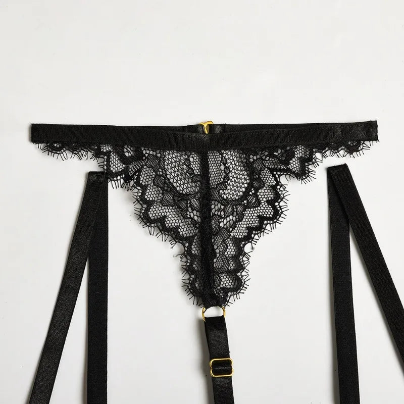 Calcinha preta renda com tiras e detalhes dourados - lingerie feminina sensual