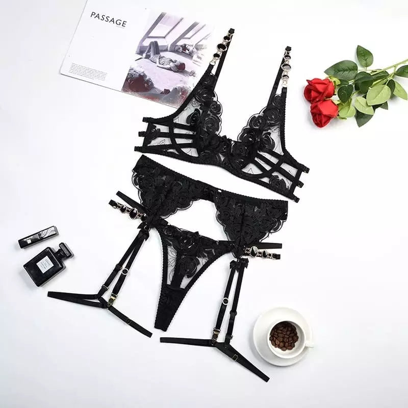 Conjunto lingerie preta renda com sutiã strappy e cinta-liga - lingerie gótica feminina