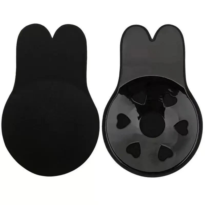 Sutiã adesivo preto em silicone, frente e verso com detalhe de corações em relevo no lado aderente.