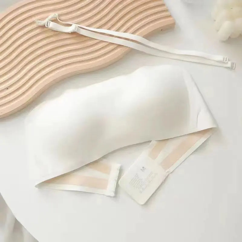 Sutiã tomara que caia 2 em 1 branco, modelo confortável e versátil para looks elegantes.