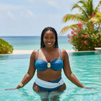 Biquíni azul com faixa branca e detalhe dourado para praia