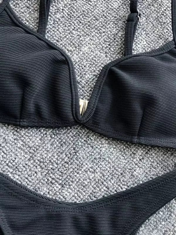 Biquíni Fio Dental Thong Preto detalhes de perto