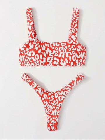 conjunto de biquíni estampado com uma estampa tropical em tons de vermelho e branco