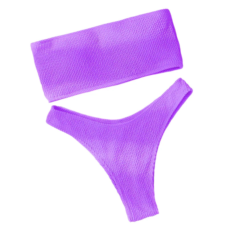 Biquíni roxo neon com textura crinkle, modelo tomara-que-caia e calcinha cavada, em fundo branco