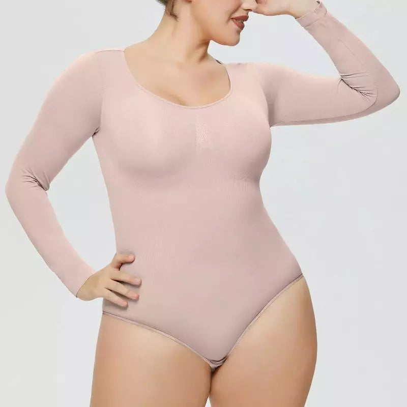 Body nude manga longa com tecido leve e suave, modelagem slim fit que se adapta ao corpo, ideal para looks discretos