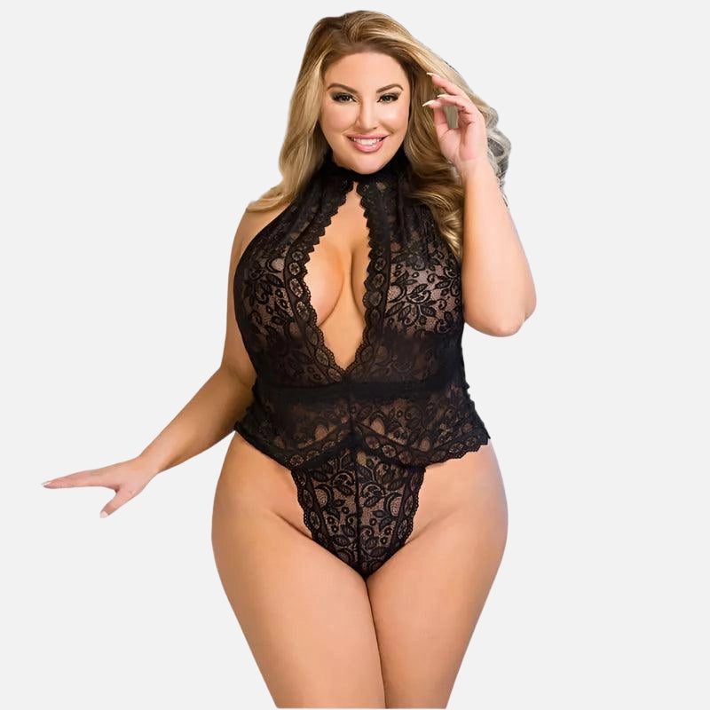 Body preto de renda tamanho plus size com decote profundo e gola alta, ideal para lingerie sensual.