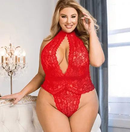 Body vermelho de renda plus size com gola alta e decote profundo, ideal para ocasiões especiais.
