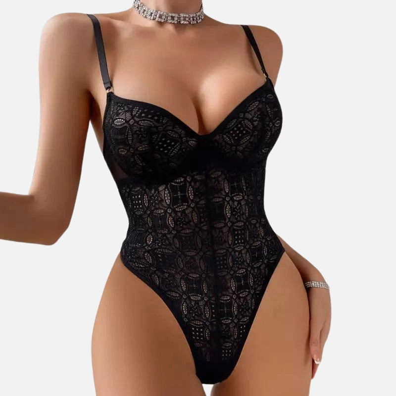 Lingerie body cavado com renda premium preta, modelagem moderna e cintura marcada para looks sensuais e sofisticados.