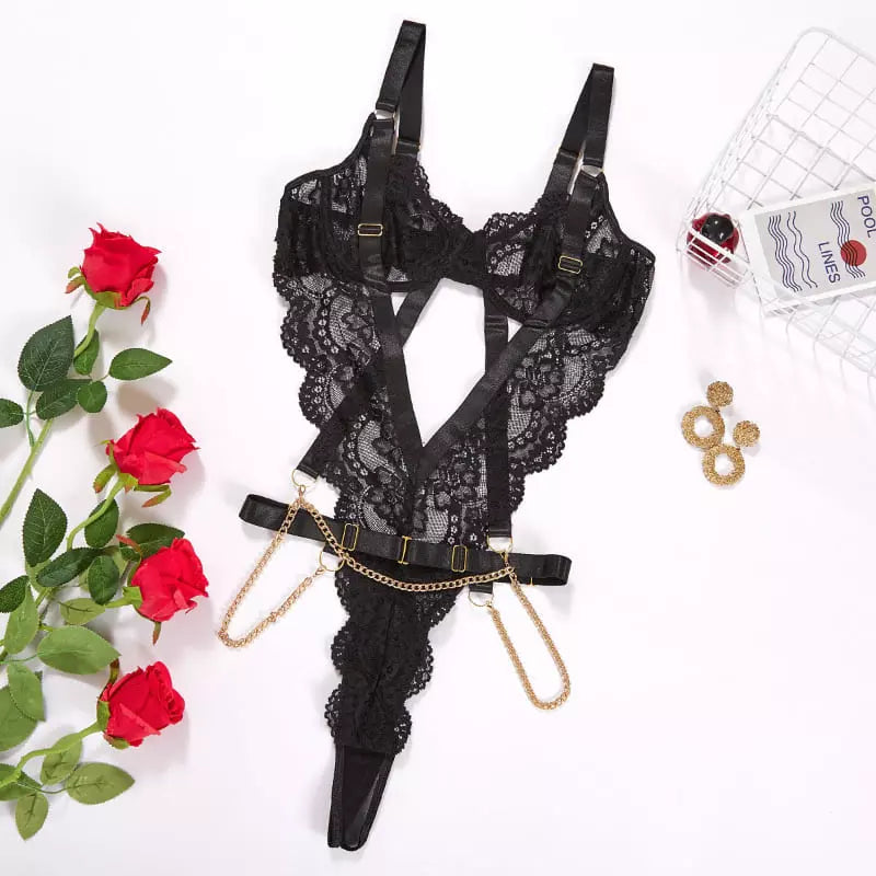 Lingerie preta com renda e correntes douradas - conjunto íntimo sensual feminino