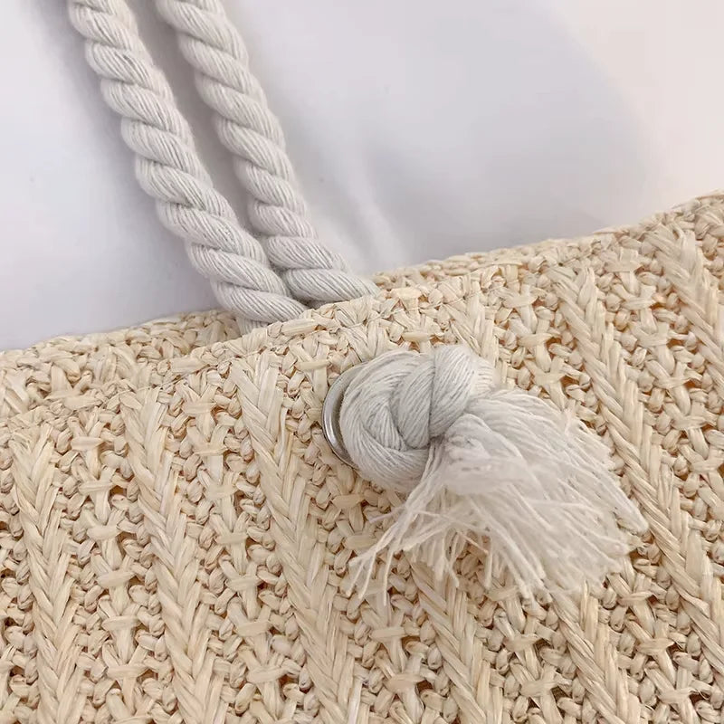 Alça trançada resistente da bolsa de palha para praia com detalhe em nó decorativo