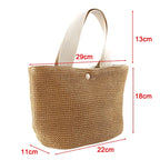 Bolsa de praia em palha com medidas 29x18x11cm, tamanho perfeito para uso diário e passeios.