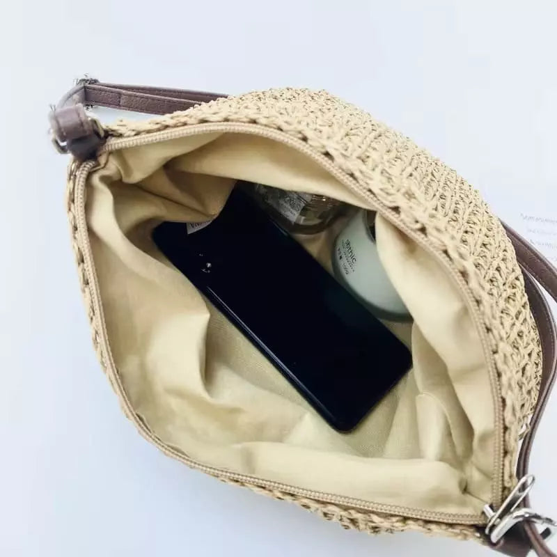 Interior de bolsa de palha com forro bege e zíper - bolsa funcional com espaço