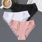 A imagem mostra três pares de roupas íntimas femininas em várias cores pastel - rosa, branco e preto