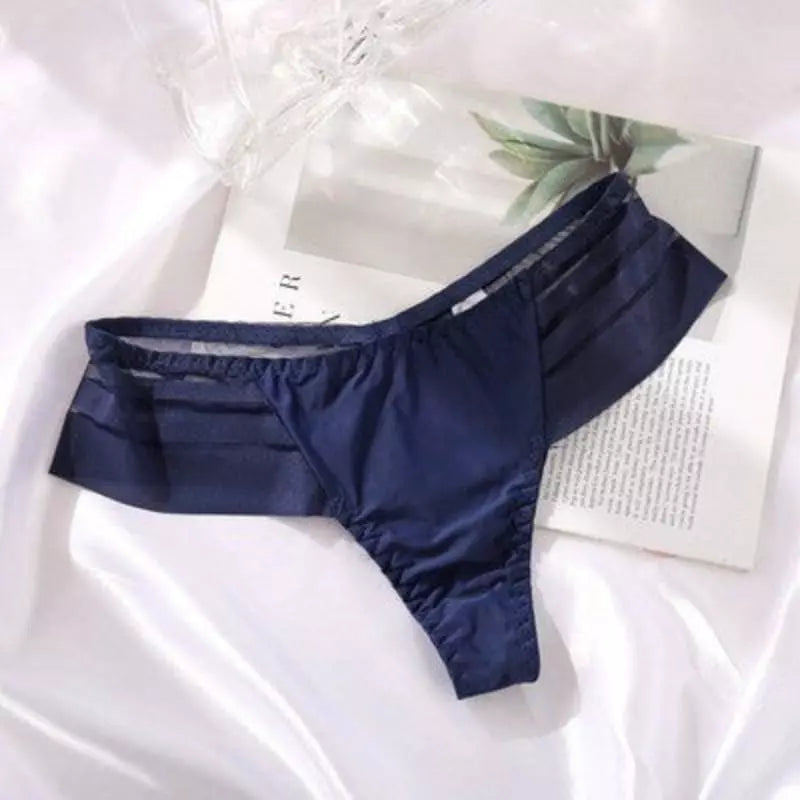 Calcinha azul marinho com detalhes em renda - lingerie feminina clássica