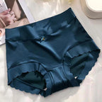 Calcinha cintura alta azul marinho em cetim, modelo boxer com babados ondulados e laço delicado na frente