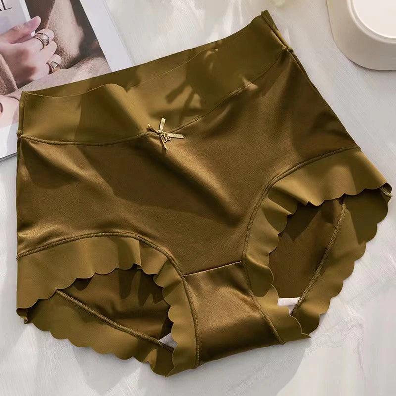 Calcinha cintura alta verde oliva em cetim, modelo boxer com babados ondulados e laço delicado frontal