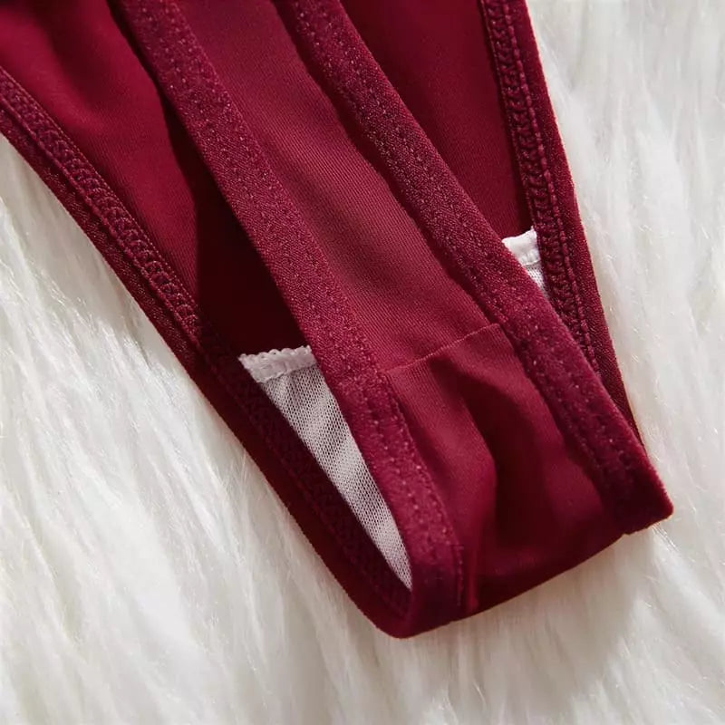Lingerie vermelha com renda e detalhes brilhantes - conjunto íntimo feminino elegante