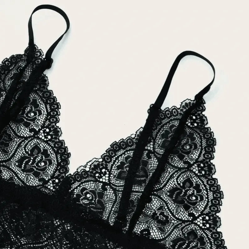 Detalhes camisa de pijama preta rendada