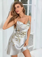Vestido cetim prata alças finas estampa floral, modelo feminino elegante festa curto