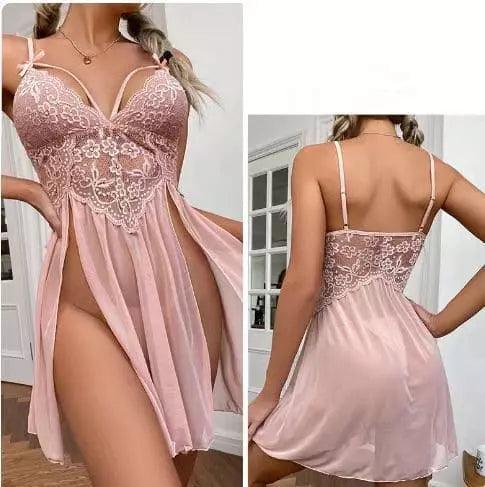 Camisola rosa claro com bordado floral, alças finas, fenda lateral e tecido leve, frente e costas.