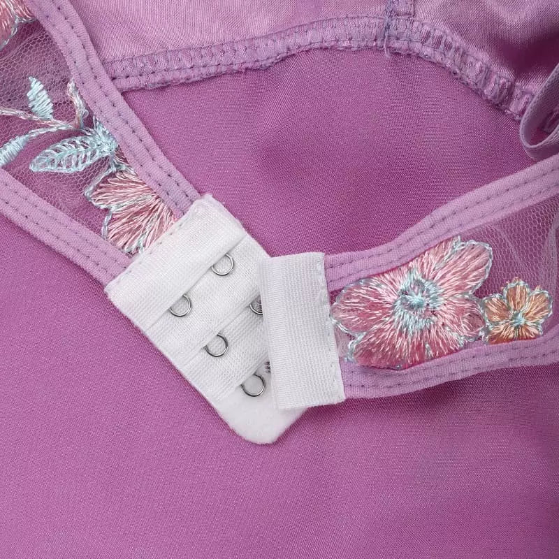 Fecho de sutiã com detalhere rendado em tecido roxo 