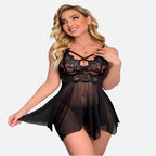 Camisola preta sensual em renda e tule transparente com alças cruzadas e detalhe no decote