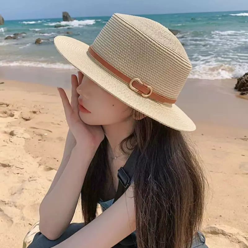 Chapéu de palha feminino bege com detalhe couro - acessório fashion para praia e verão