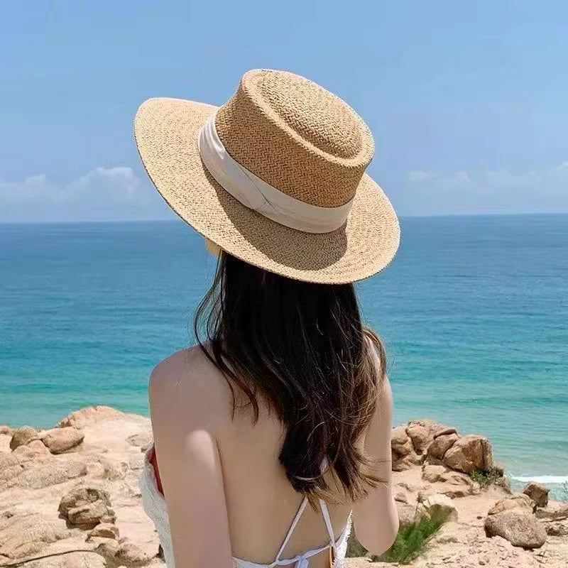 Chapéu feminino de palha para praia, aba larga com faixa branca, proteção solar elegante