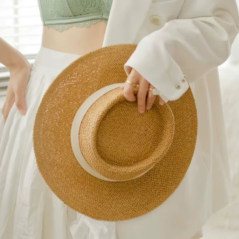 Chapéu de palha feminino elegante com faixa bege e design sofisticado