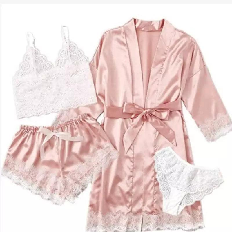 Conjunto lingerie rosa claro com robe cetim, shorts, sutiã e calcinha com detalhes em renda branca