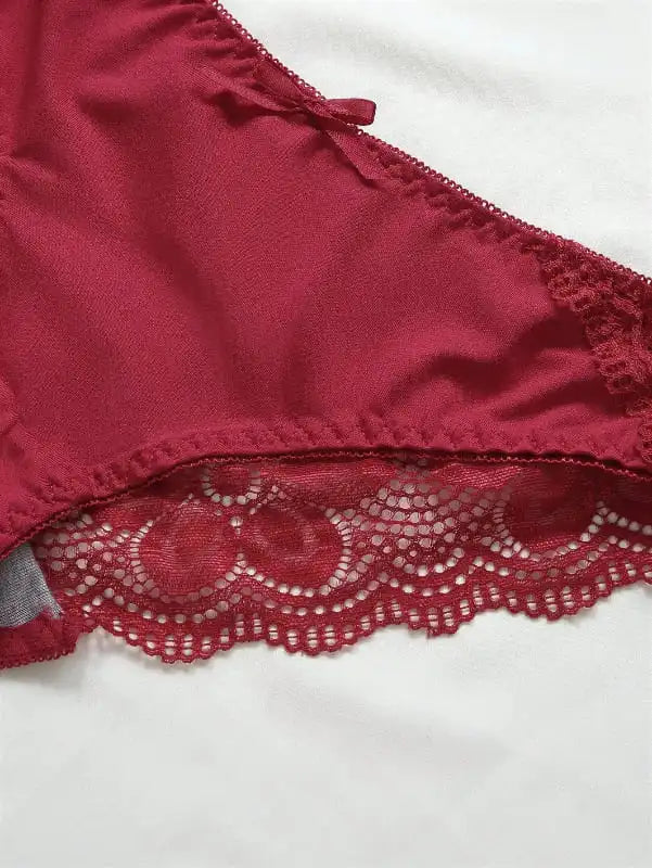 Detalhe calcinha vermelha com renda floral acabamento bordado lingerie feminina íntima