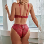 Conjunto lingerie vermelha rendada vista traseira sutiã com fecho calcinha alta feminina
