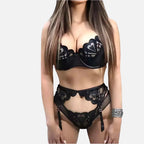 Conjunto lingerie preta com tule transparente - sutiã, calcinha e cinta-liga sensual