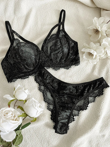 Lingerie de renda preta.