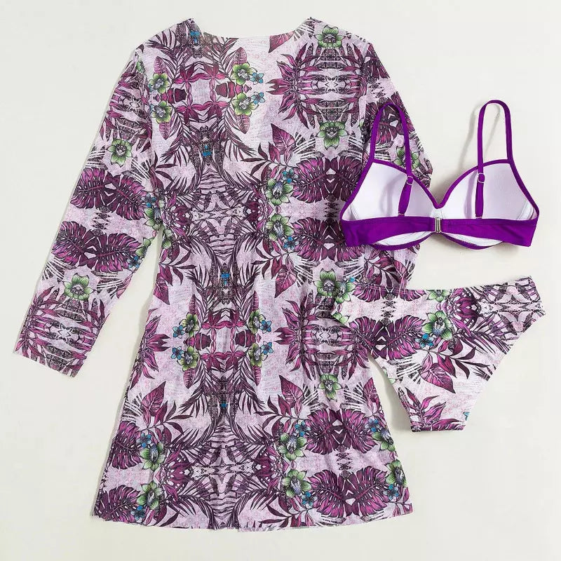 Conjunto praia roxo com saída longa estampada em folhagens, biquíni fecho frontal e calcinha coordenada tropical