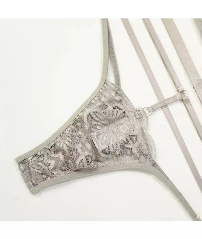 Calcinha bege com renda floral e tiras laterais - lingerie feminina delicada