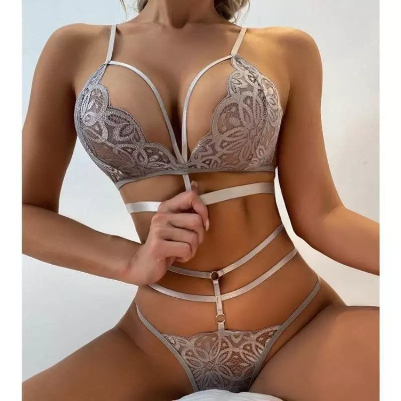 Conjunto íntimo nude com renda bordada e tiras - lingerie feminina com detalhes vazados