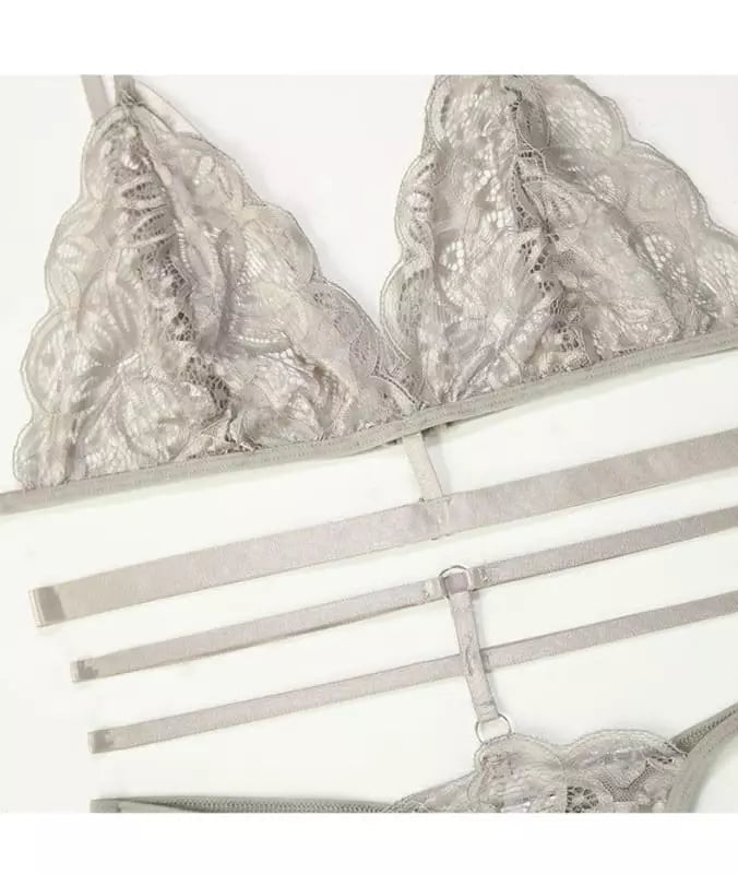 Conjunto íntimo bege com renda floral e tiras elásticas - lingerie feminina delicada