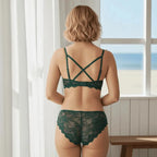 Lingerie verde costas com tiras cruzadas, sutiã e calcinha de renda