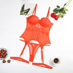 A imagem mostra uma peça de lingerie vermelha com detalhes em renda.