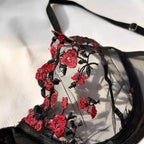 sutiã de lingerie com um padrão floral intrincado em vermelho e preto