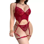Lingerie plus size vermelha sensual com renda e alças ajustáveis