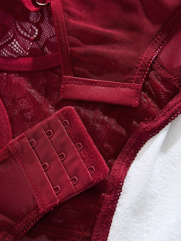 Fecho regulável de lingerie plus size vermelha com renda e acabamento de qualidade