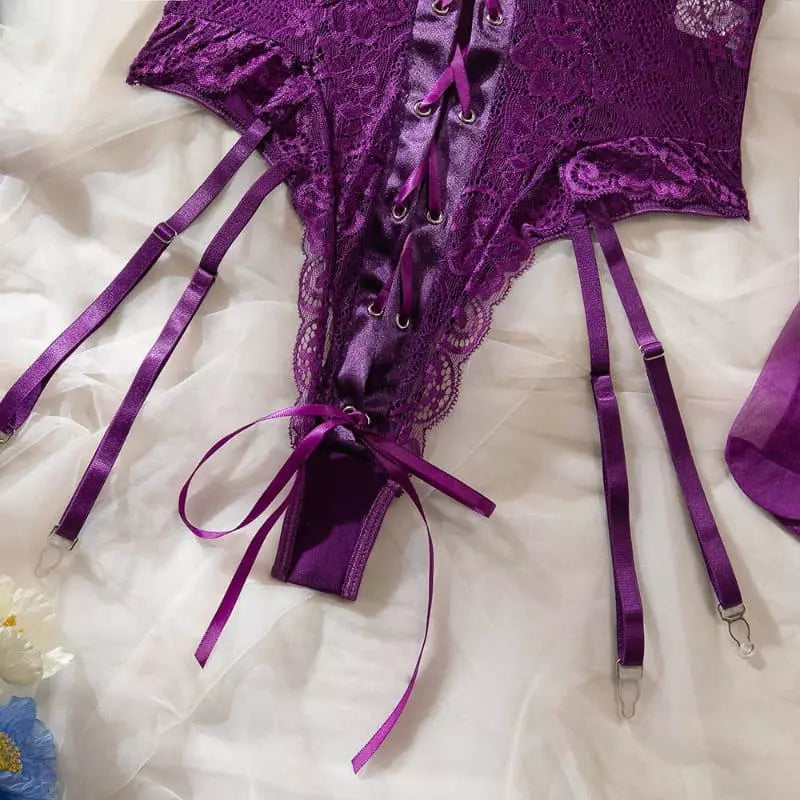 Espartilho roxo em renda com amarração frontal, corselet sensual com ligas e fitas ajustáveis.Tentar novamente
