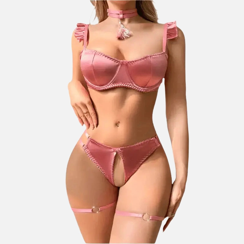 Conjunto lingerie rosa com sutiã bojo, calcinha aberta e cinta-liga, moda íntima