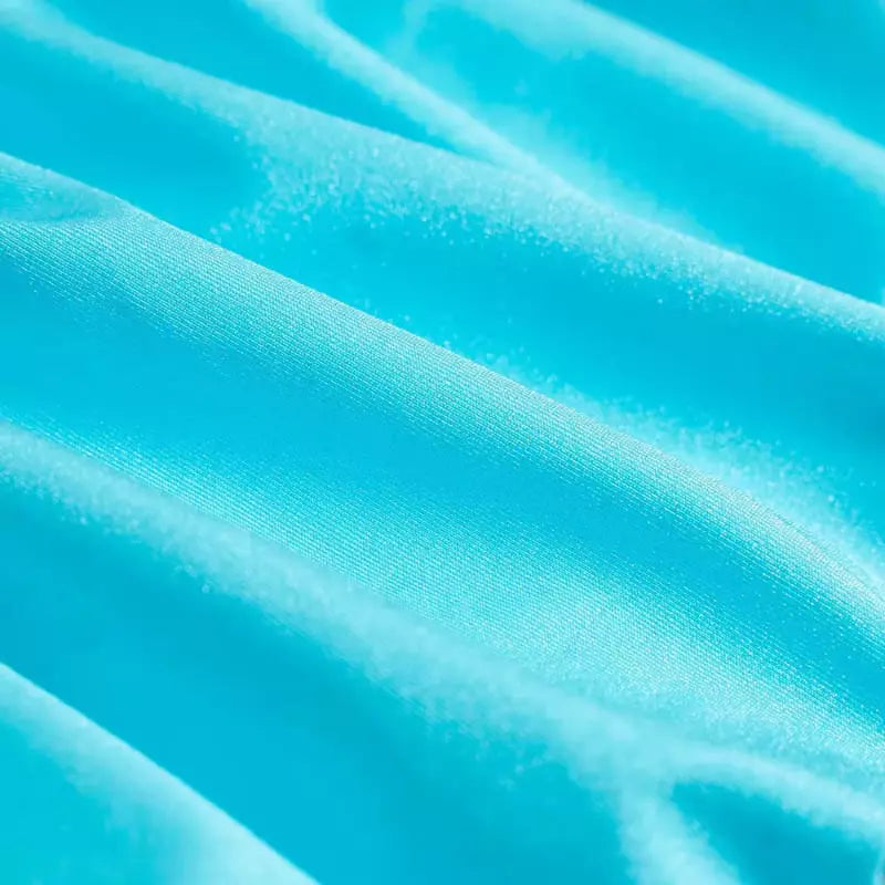 Close up tecido maiô cavado levanta bumbum azul turquesa textura macia qualidade premium moda praia